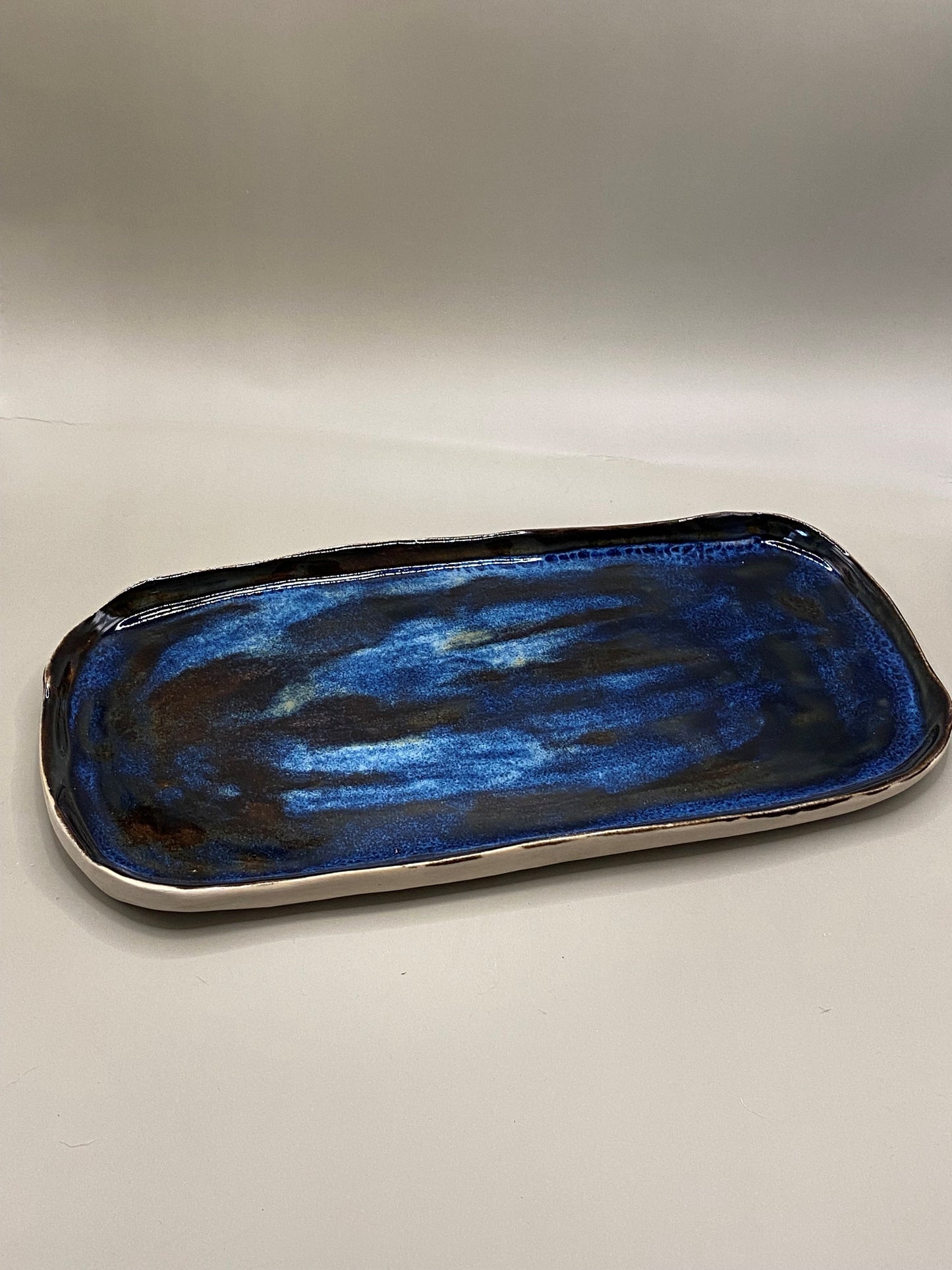 מגש ושלושה מגשים קטנים כחול