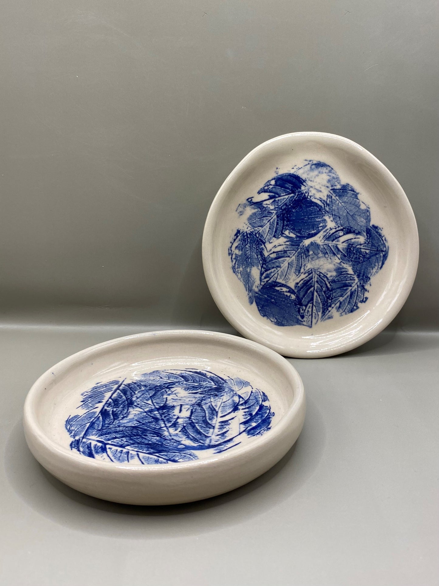 סט של צלחת קטנה וצלוחית לכף