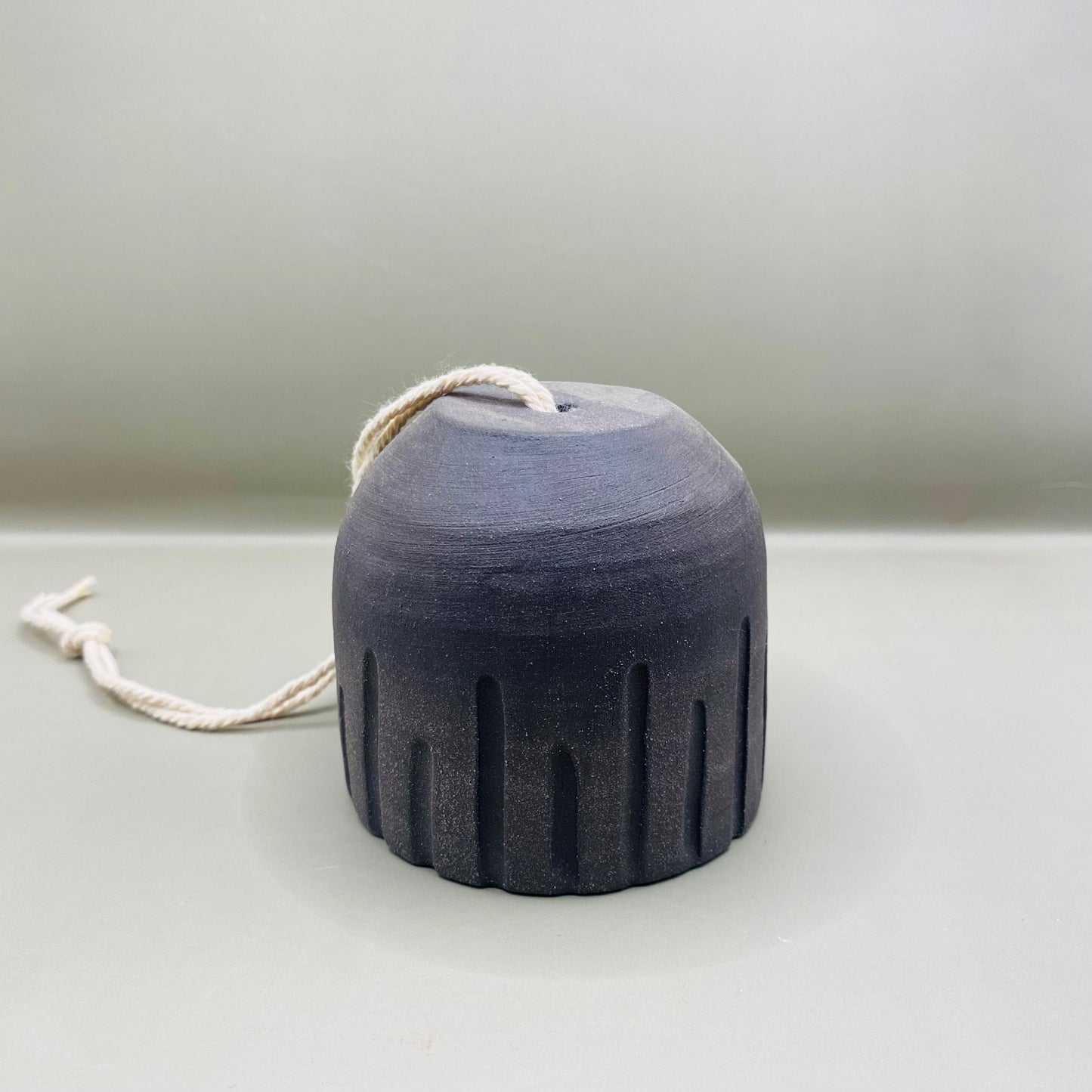 פעמון מחימר חום כהה