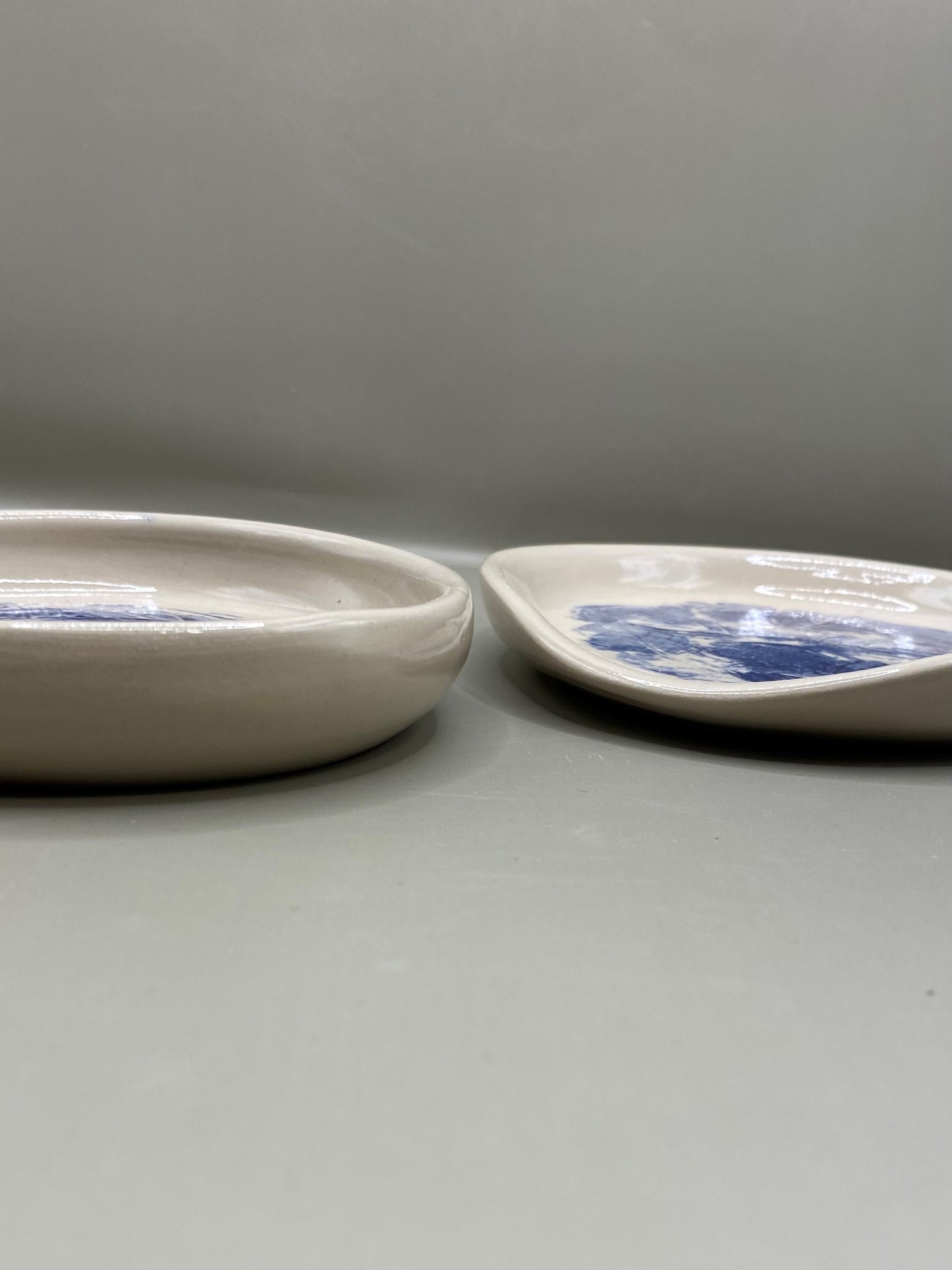 סט של צלחת קטנה וצלוחית לכף