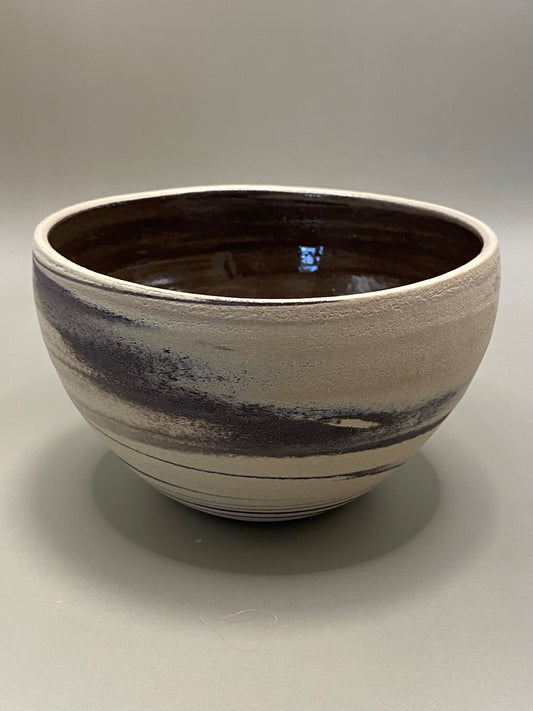 קערת קרמיקה - חימר לבן עם עורקים כהים