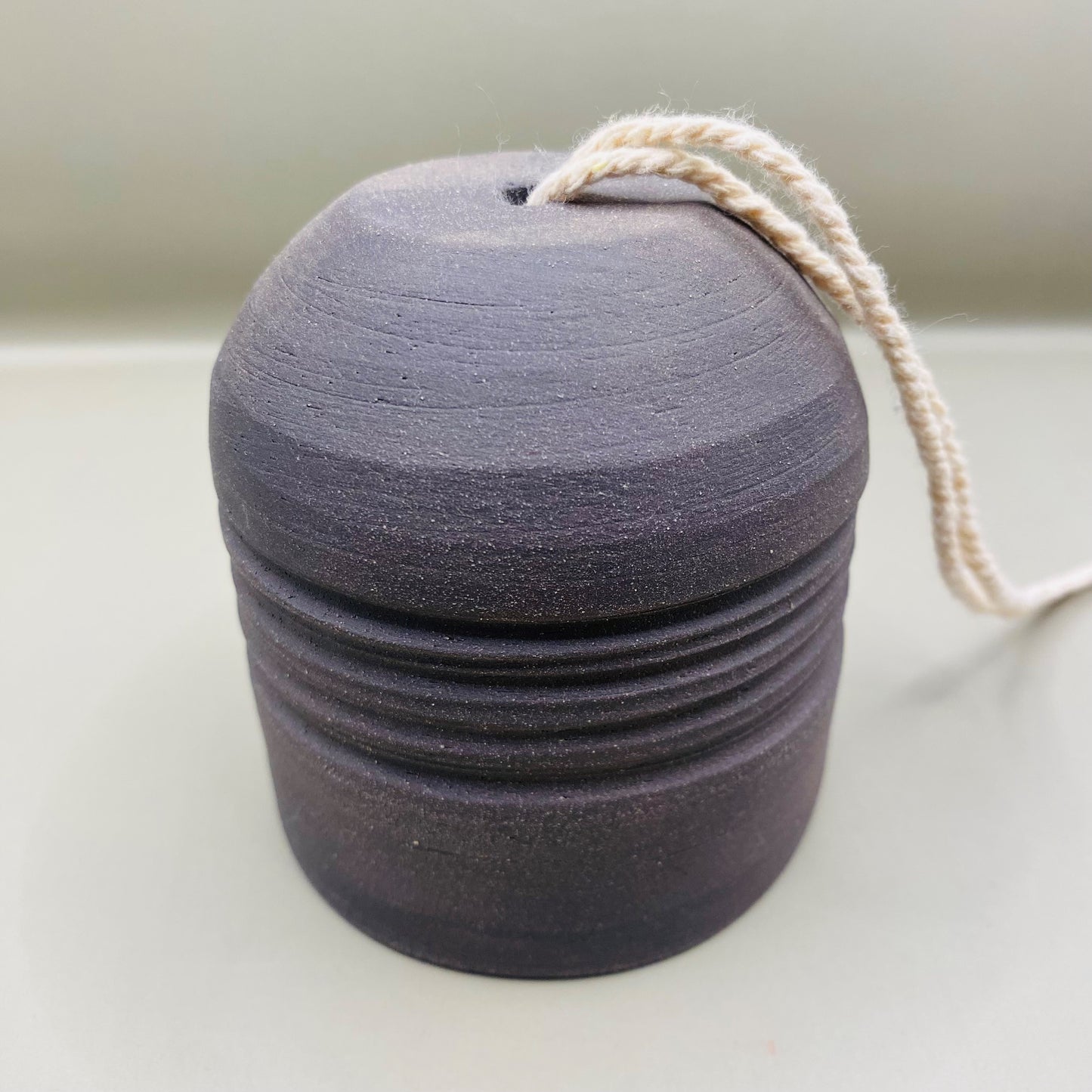 פעמון מחימר חום כהה