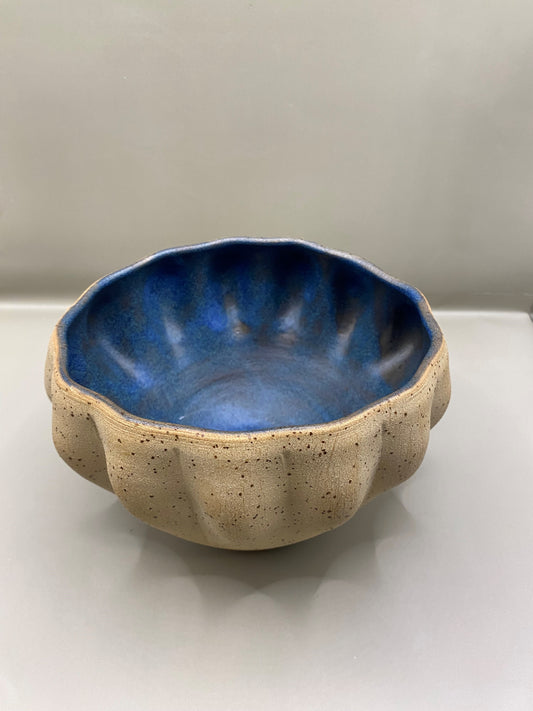 קערה מחימר מנוקד כחול