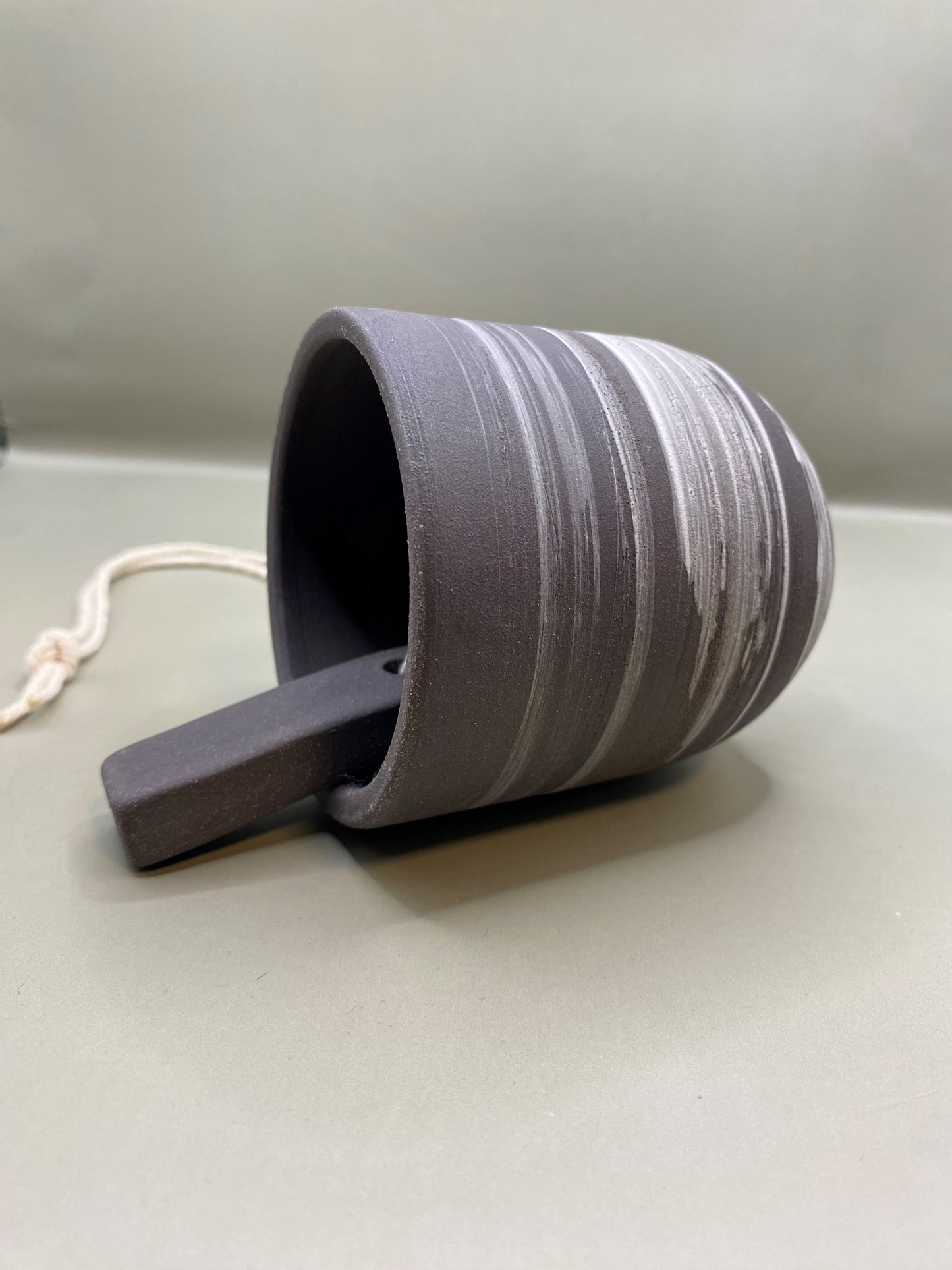 פעמון מחימר שחור