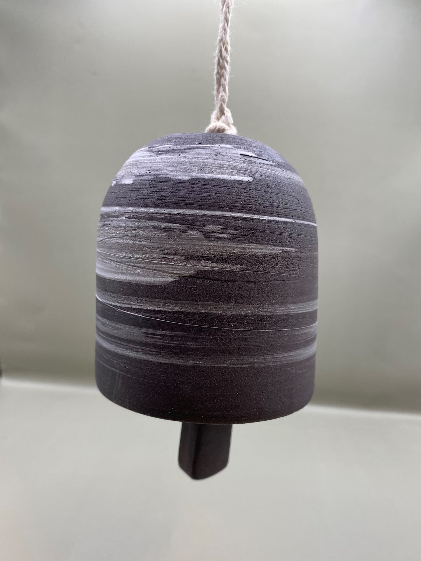 פעמון מחימר שחור