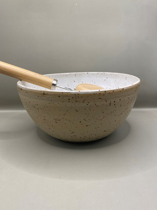 קערה מחימר מנוקד לבן