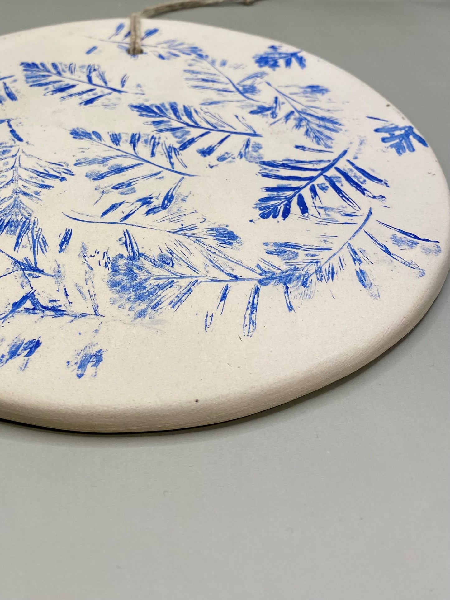 תמונה מחימר לתליה על הקיר