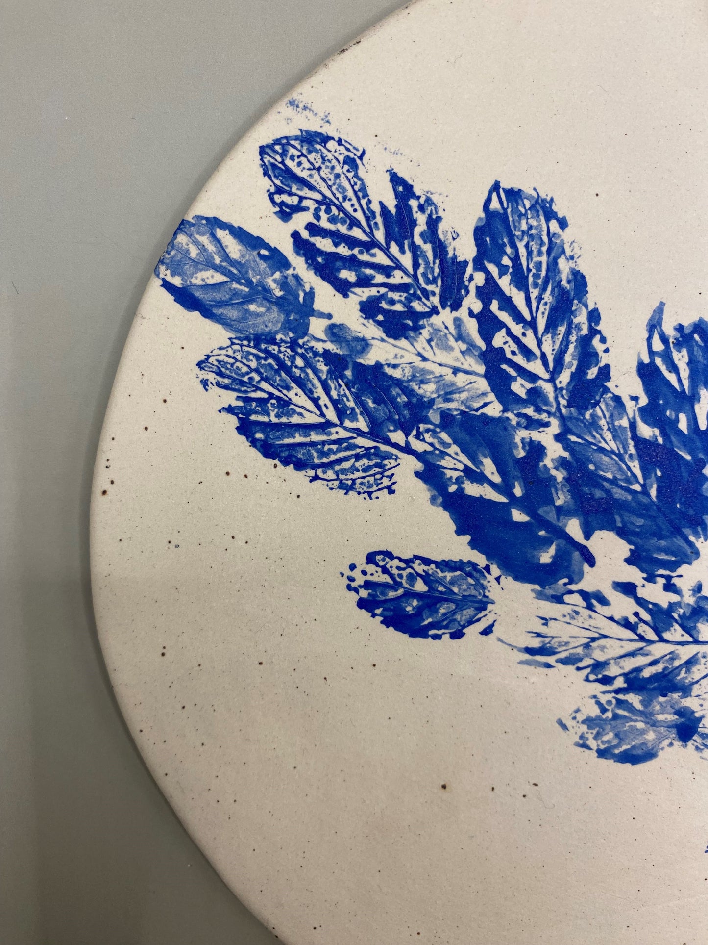 תמונה מחימר לתליה על הקיר