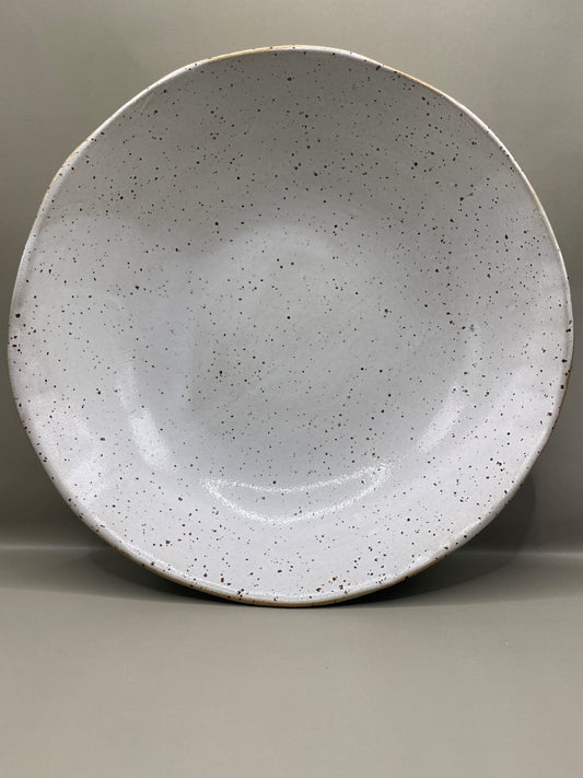 קערה מחימר מנוקד לבן