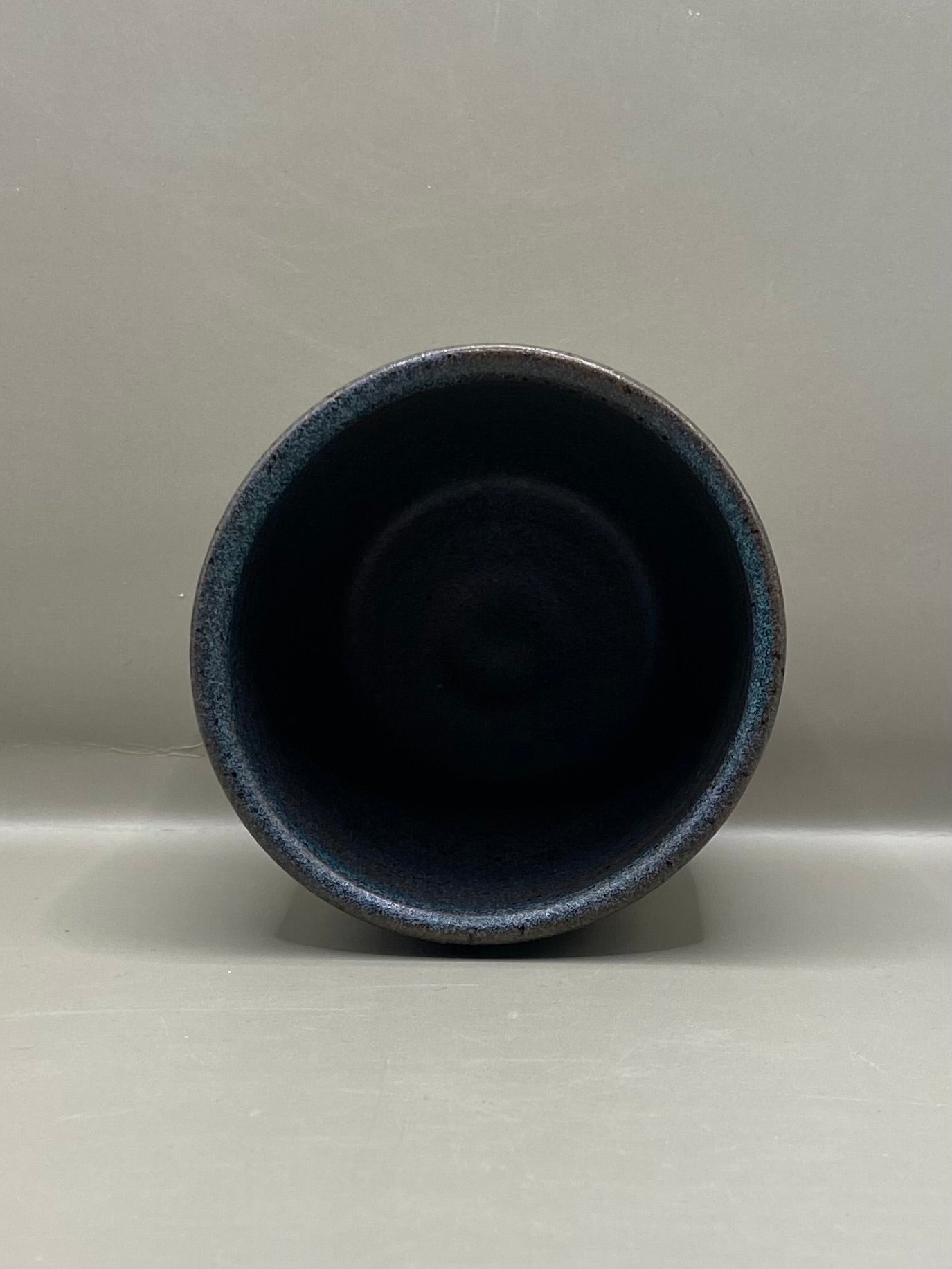 ספל מחימר מנוקד כחול